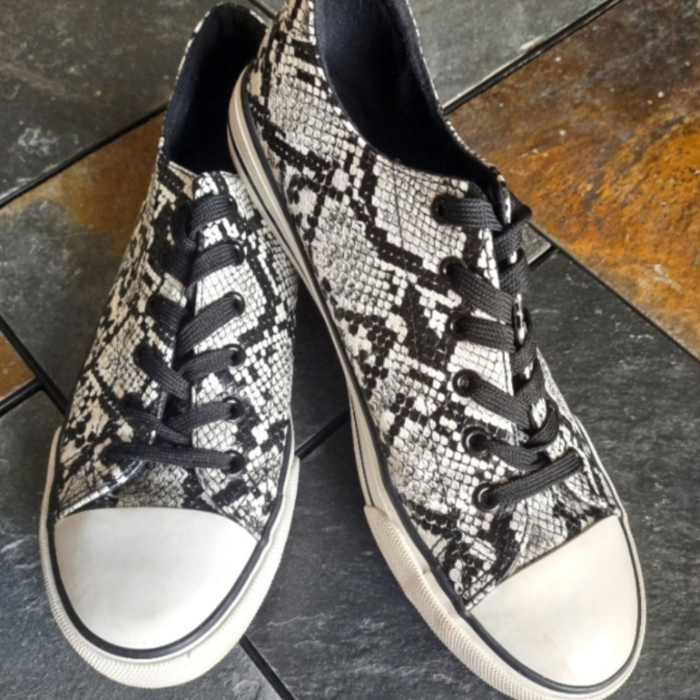 Fashion Snake Print Sneakers | Black and White Low-Top Platform